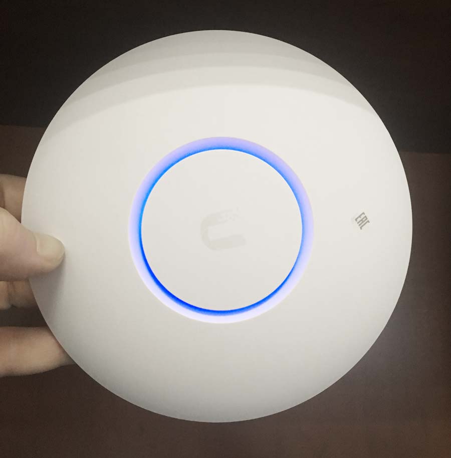 WiFi-точка доступа Ubiquiti UniFi в рабочем режиме